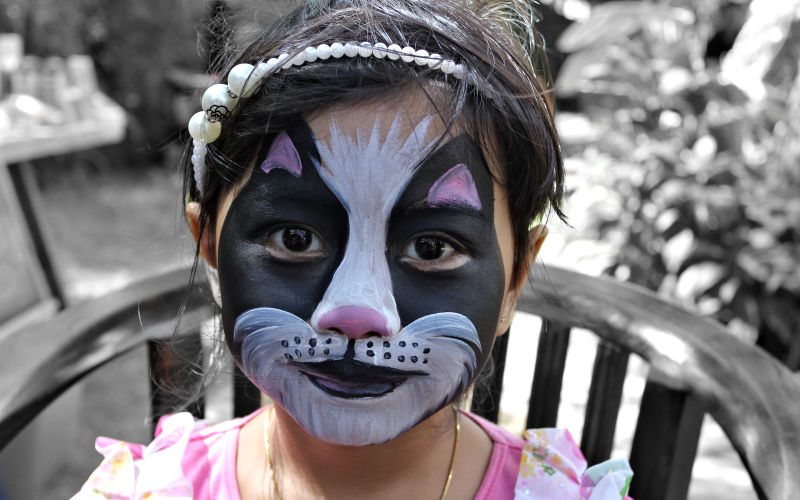 How do you face paint your face like a black cat?