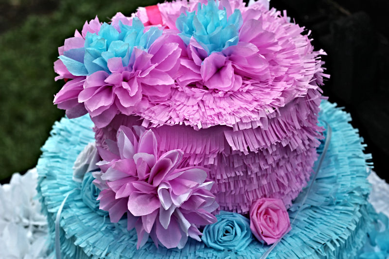 Pastel Wedding Cake Pinata Detail